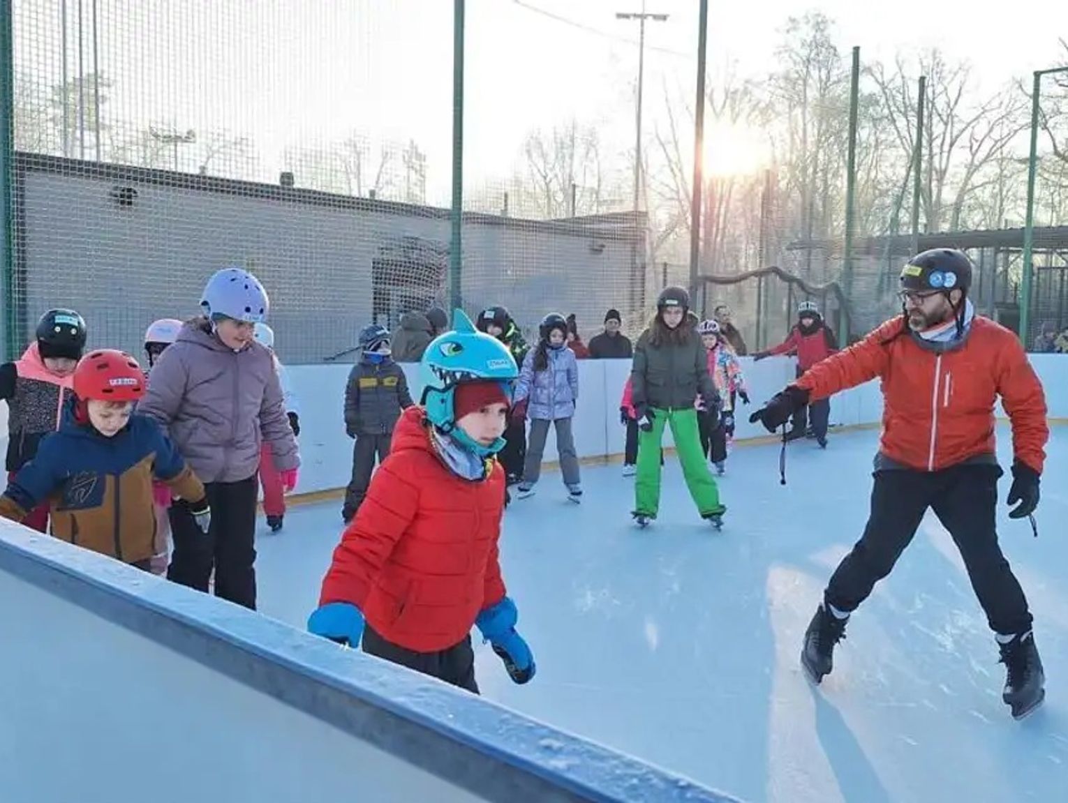 Otwarcie lodowiska już 6 grudnia. Mikołajki na sportowo z DJ-em na Białym Orliku w Koźlu