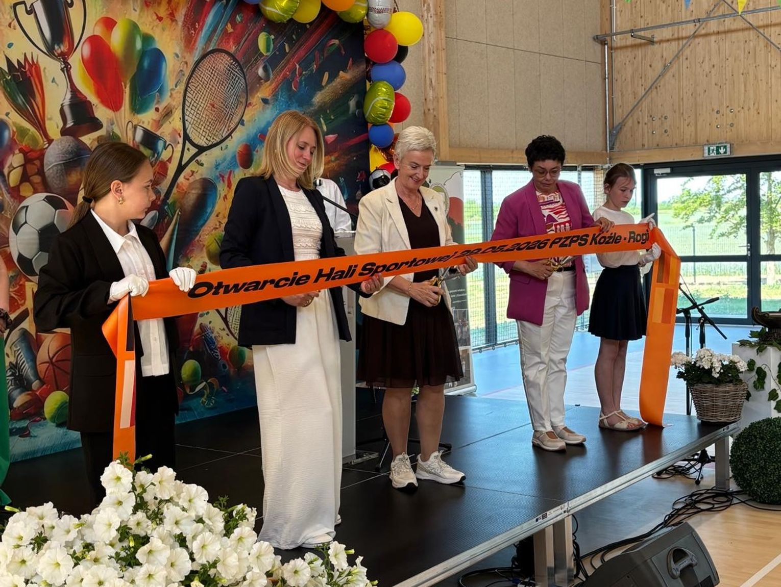 Otwarcie nowej hali sportowej przy szkole w Rogach. Budowa obiektu pochłonęła blisko 6 mln zł