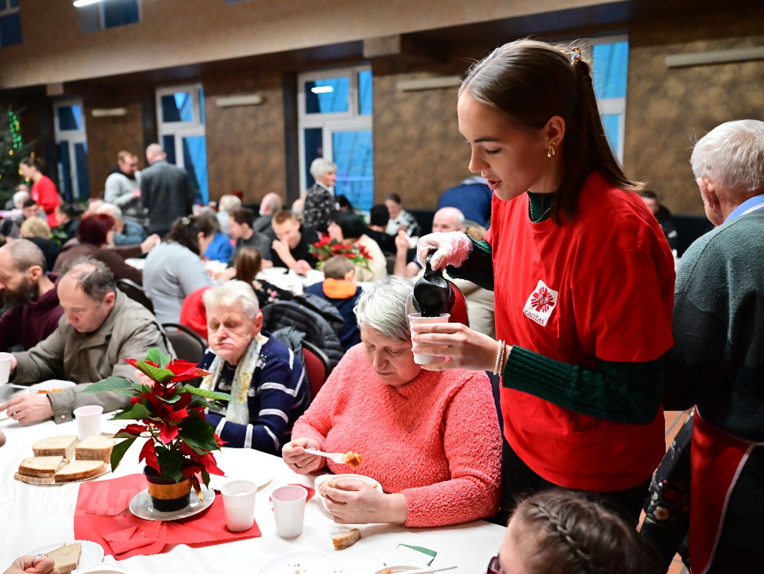 Wspólna modlitwa oraz wigilijny stół dla ubogich i potrzebujących w parafii św. Eugeniusza de Mazenoda
