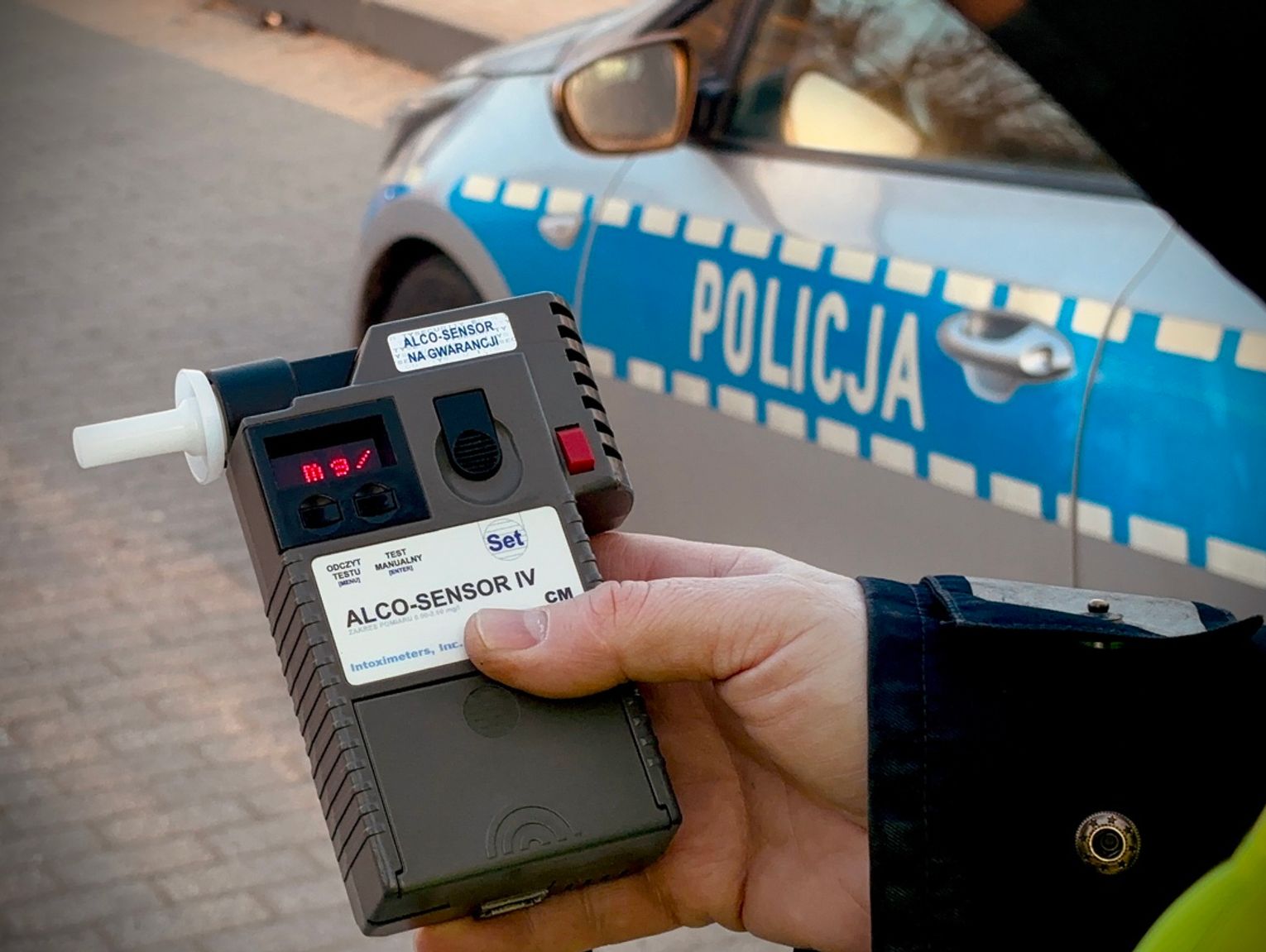 Pijany 43-latek za kierownicą BMW zjechał na przeciwny pas. Doszło do zderzenia z Volkswagenem