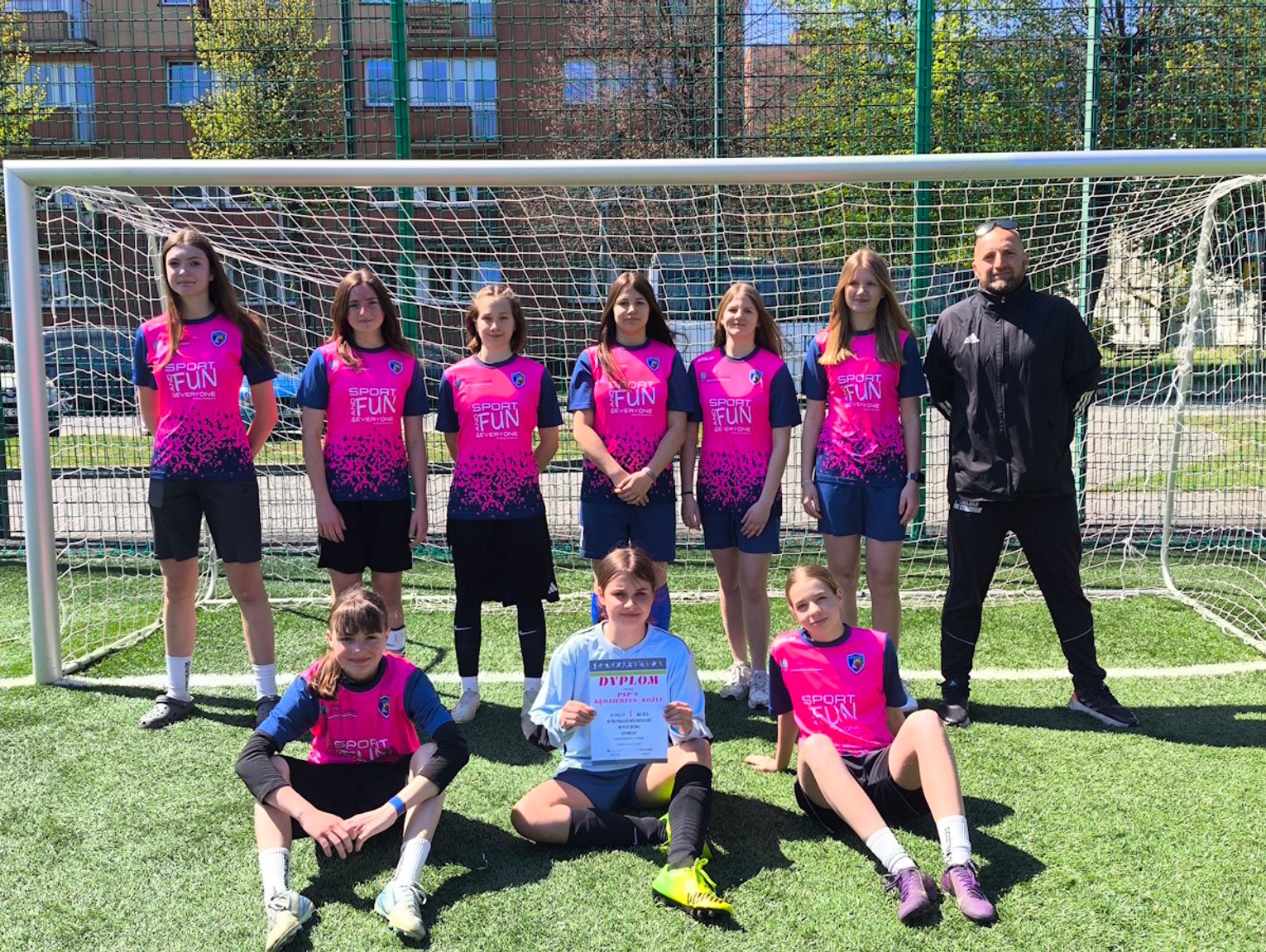 Piłkarki z "Dziewiątki" idą jak burza! Kędzierzynianki bez straty gola przeszły półfinał wojewódzki