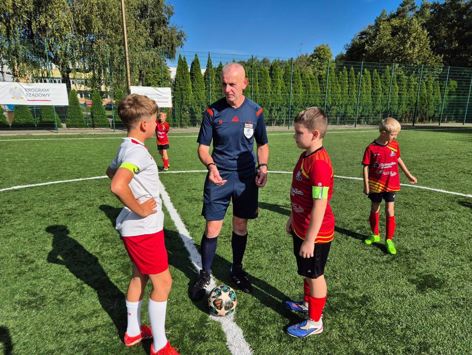 Piłkarskie emocje na Orliku w Śródmieściu. Młodzi zawodnicy grają o puchary na Orlik Kids Cup