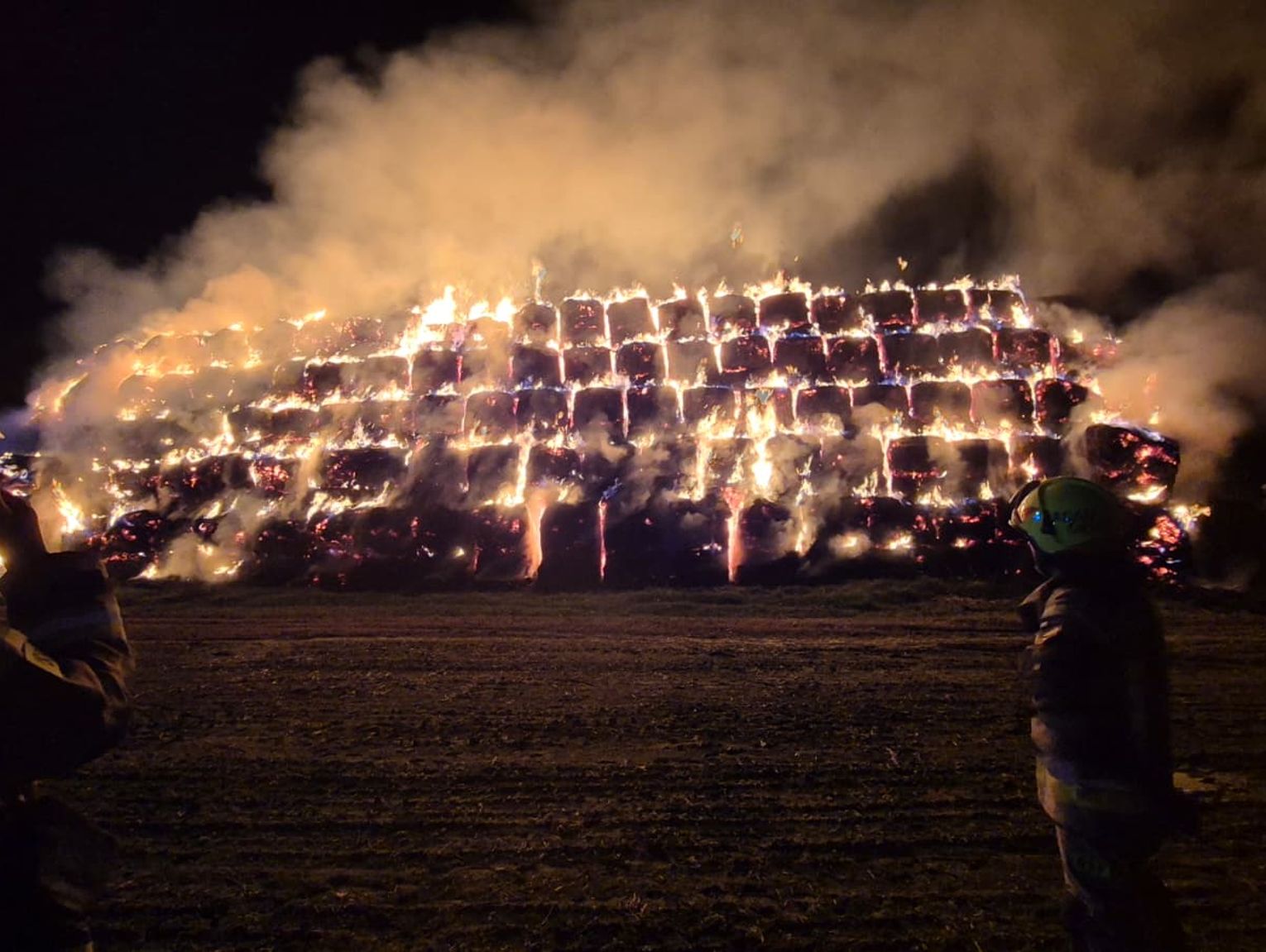 Płonęła sterta słomy w Urbanowicach. Wstępne ustalenia wskazują na podpalenie