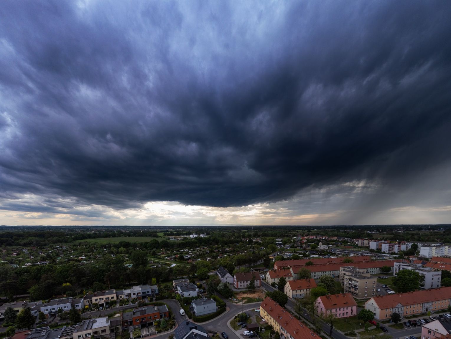 Po południu i wieczorem pogoda może się załamać. Prognozowane są burze i silne opady deszczu