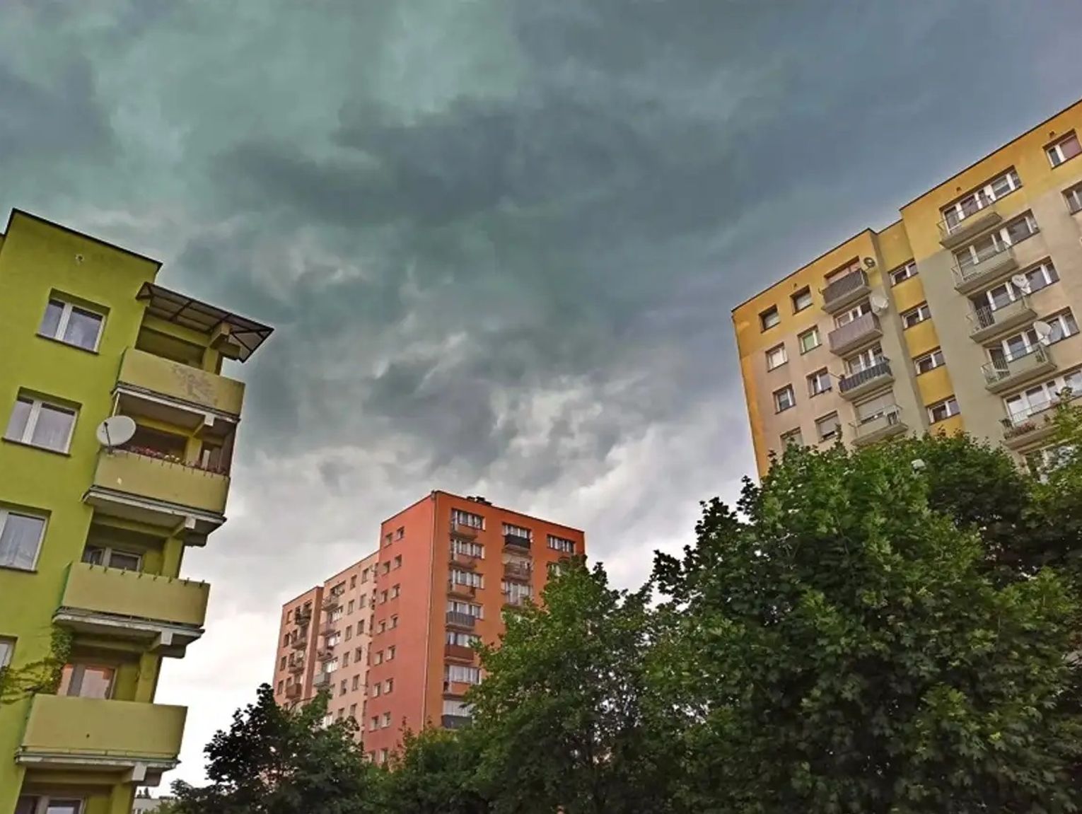 Po południu i wieczorem pogoda może się załamać. Prognozowane są burze i silny deszcz