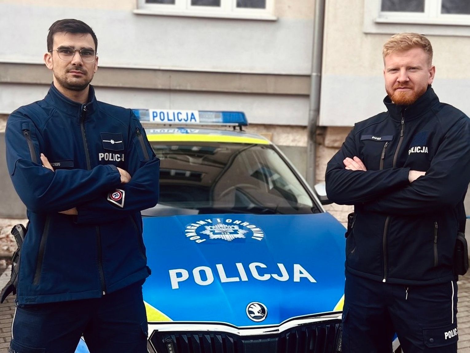 Policjanci z kędzierzyńsko-kozielskiej drogówki uratowali kobietę przed zaczadzeniem