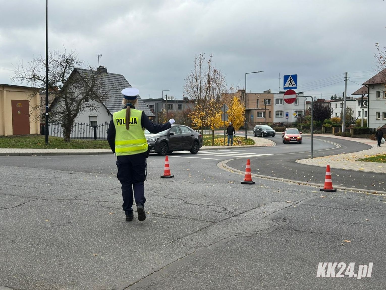 Policjanci zadbają o bezpieczeństwo w okresie Wszystkich Świętych. Zmiany w organizacji ruchu przy cmentarzach