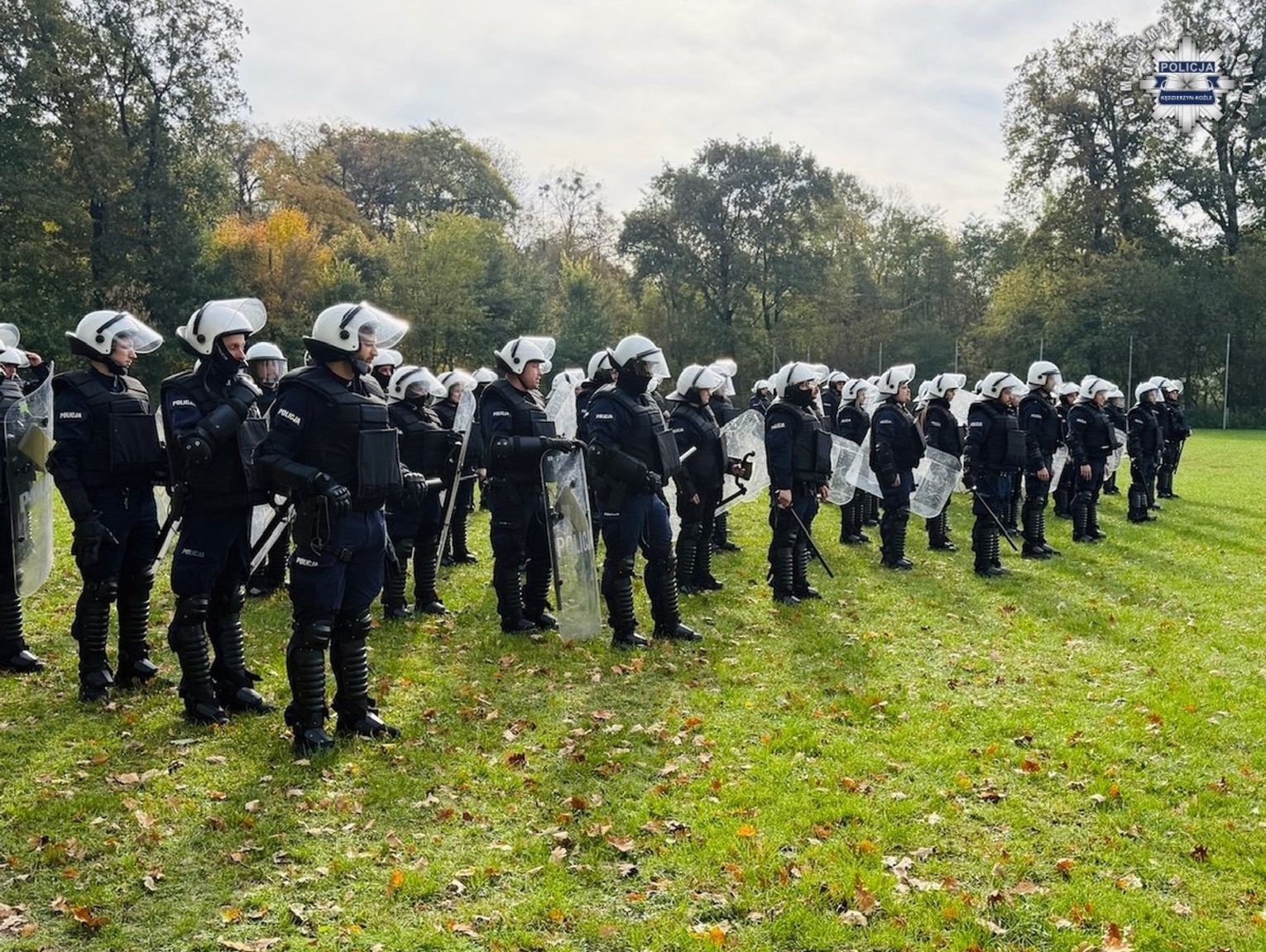 Policyjne szkolenia na stadionie w Sławięcicach. Ćwiczyli pod kątem zabezpieczenia imprez masowych