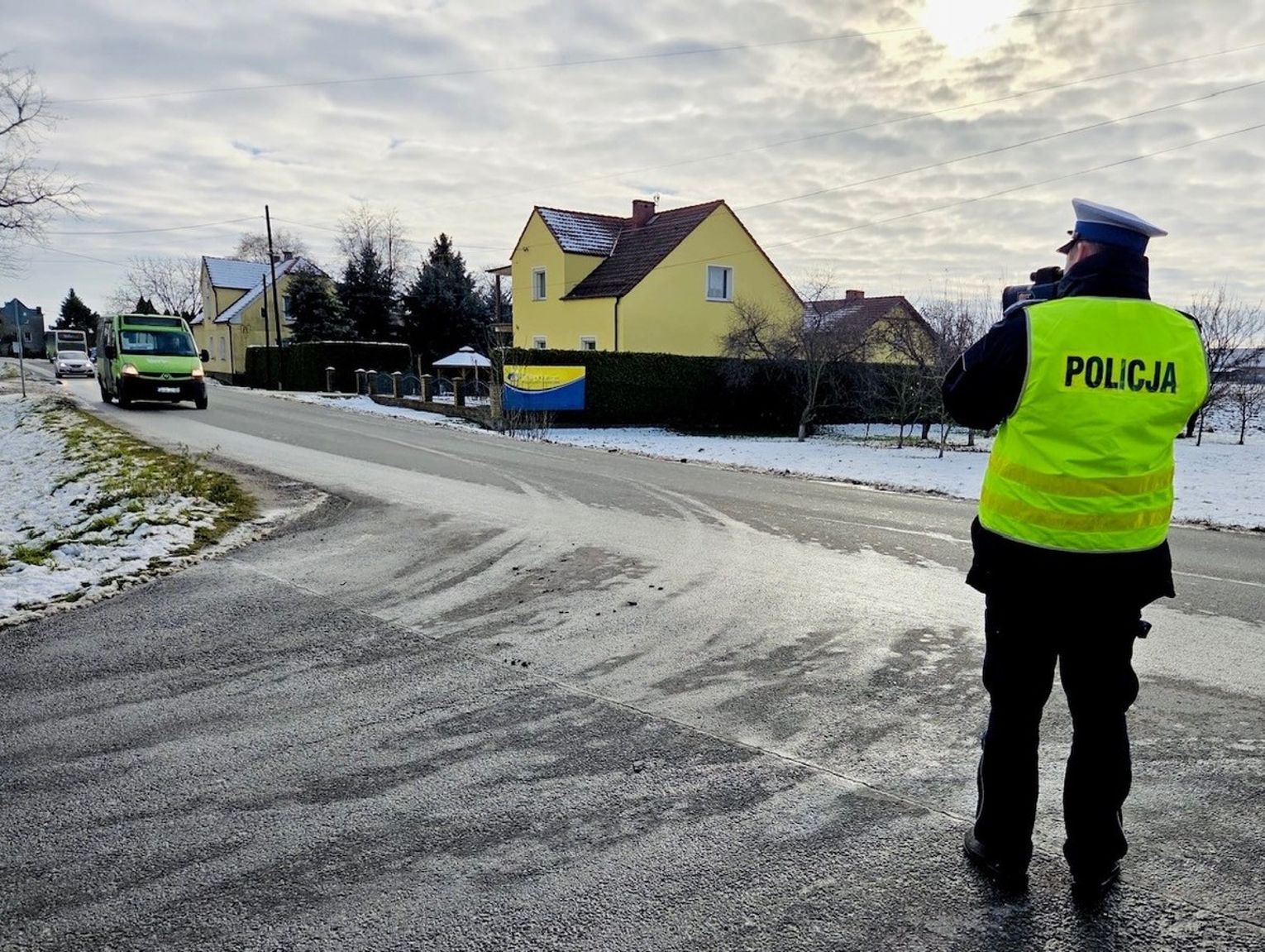 Ponad 90 przekroczeń prędkości i 5 zatrzymanych dowodów. Policyjna akcja na drogach powiatu
