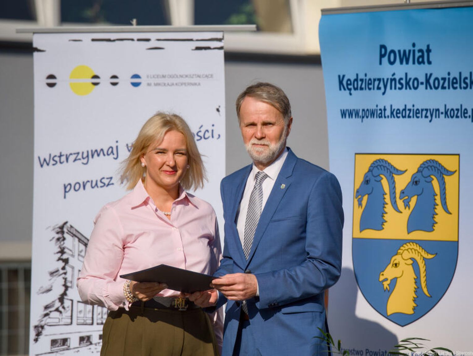 Powitanie nowej dyrektor kędzierzyńskiego ogólniaka. Justyna Miedzak-Dyka zainaugurowała rok szkolny