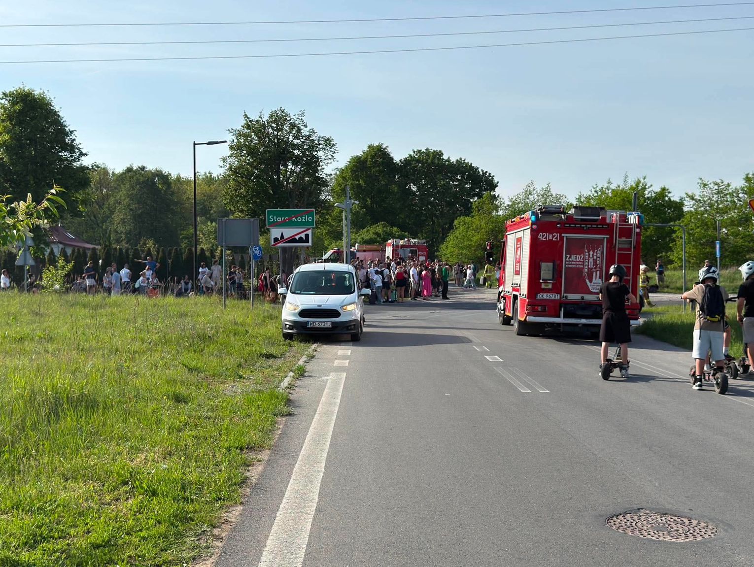 Pożar na nasypie kolejowym przy dojeździe do Kędzierzyna-Koźla. Trwa ewakuacja pasażerów z pociągu
