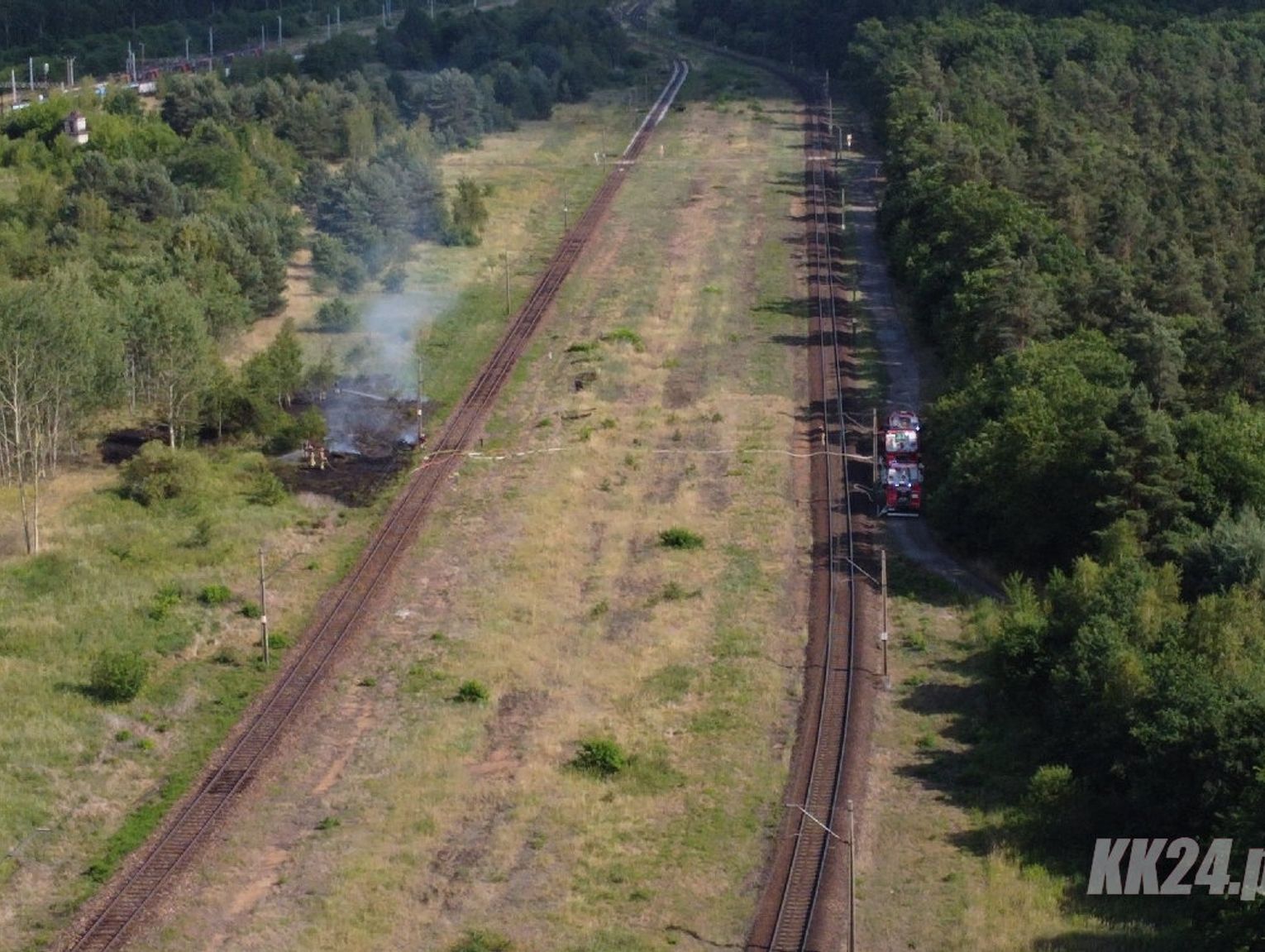 Pożar w rejonie torów kolejowych na Pogorzelcu. Ruch pociągów został wstrzymany