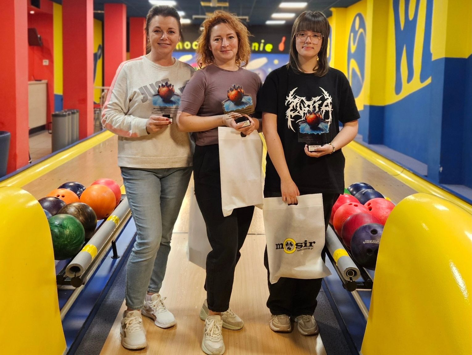 Poznaliśmy amatorskich mistrzów miasta w bowlingu. Duże emocje na kręgielni w hali Azoty. ZDJĘCIA