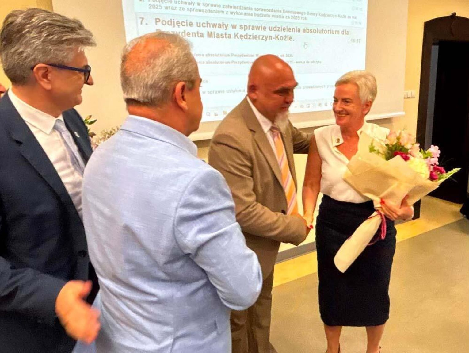 Prezydent Sabina Nowosielska z wotum zaufania i absolutorium. Radni ocenili stan miasta i budżet