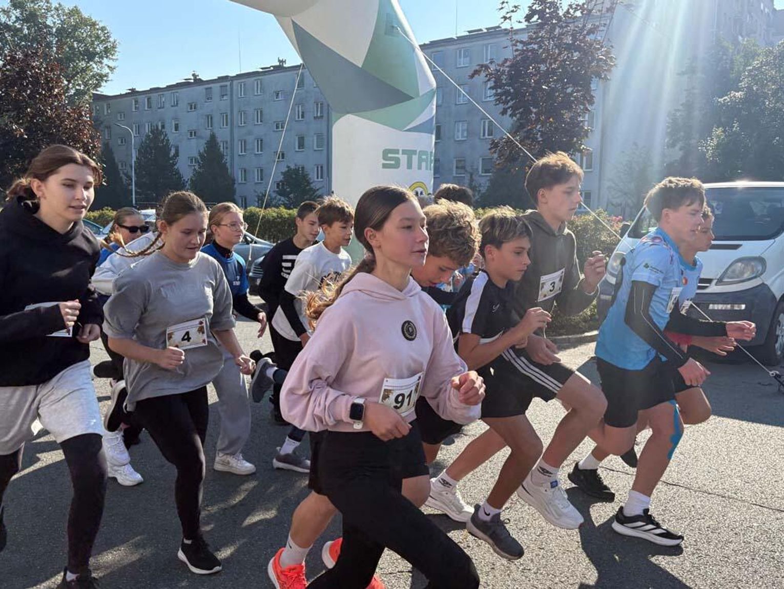 Promowali ruch na świeżym powietrzu. W "Jesiennej zabawie biegowej" wystartowała setka uczniów