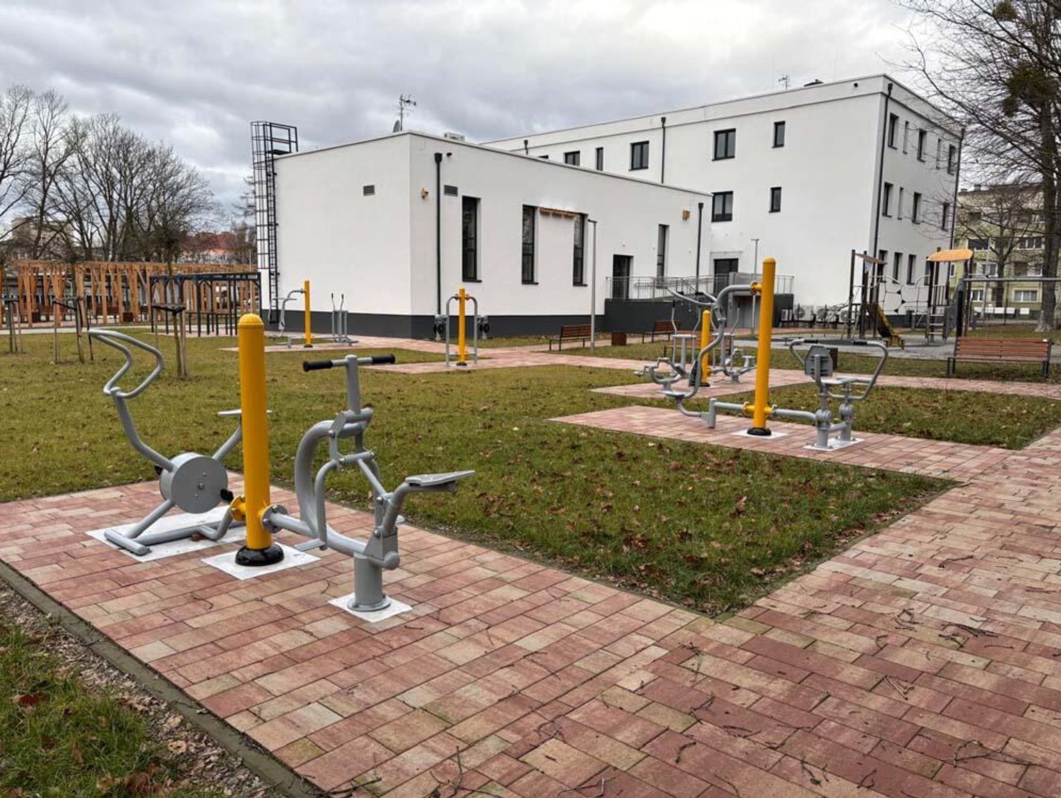 Przebudowa dawnej szkoły na finiszu. W kwietniu otwarcie Centrum Współpracy „Dugnad”