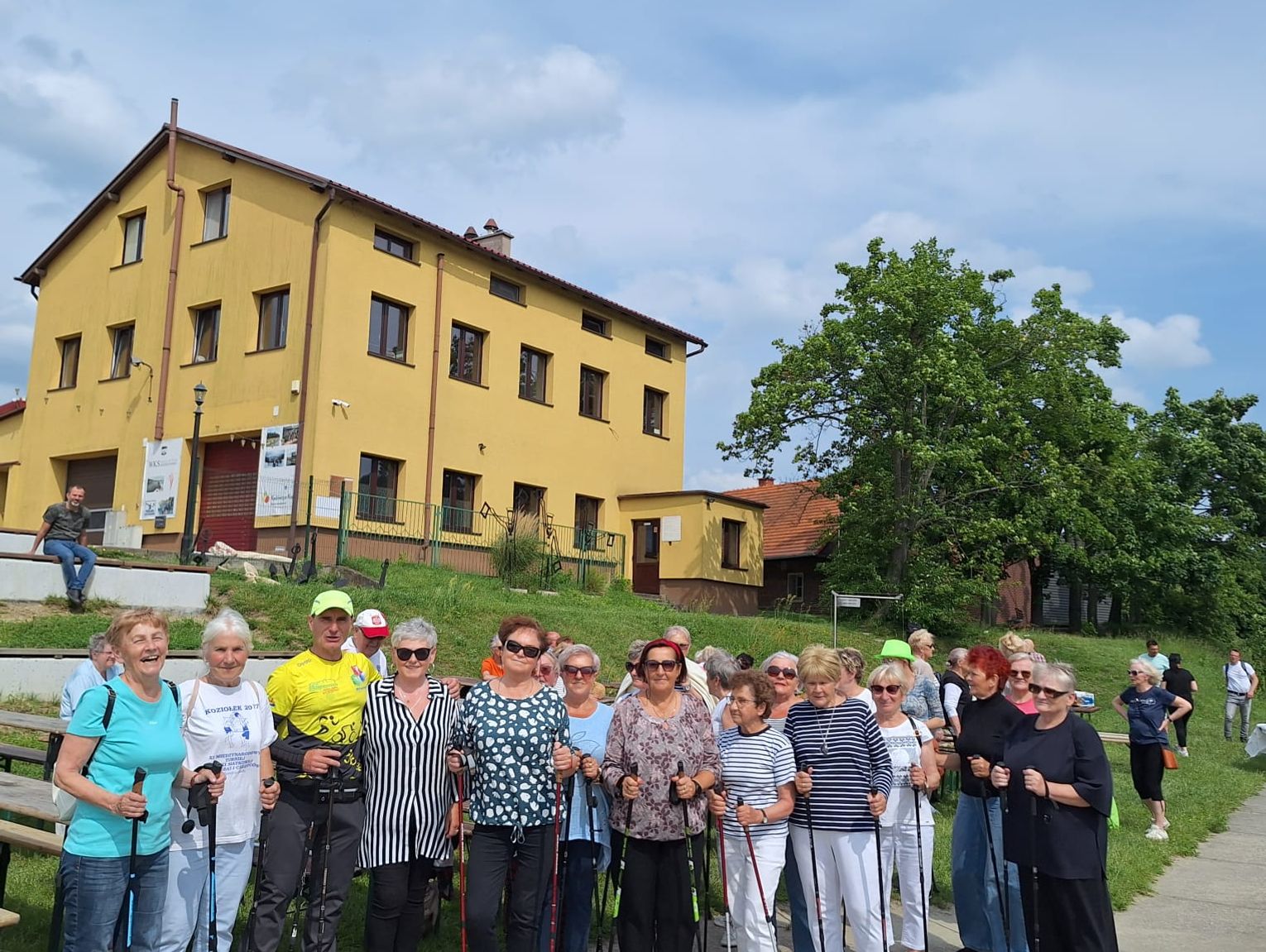 Przemarsz z kijkami albo spływ kajakowy. Seniorzy z Kędzierzyna-Koźla wzięli udział w imprezie integracyjnej