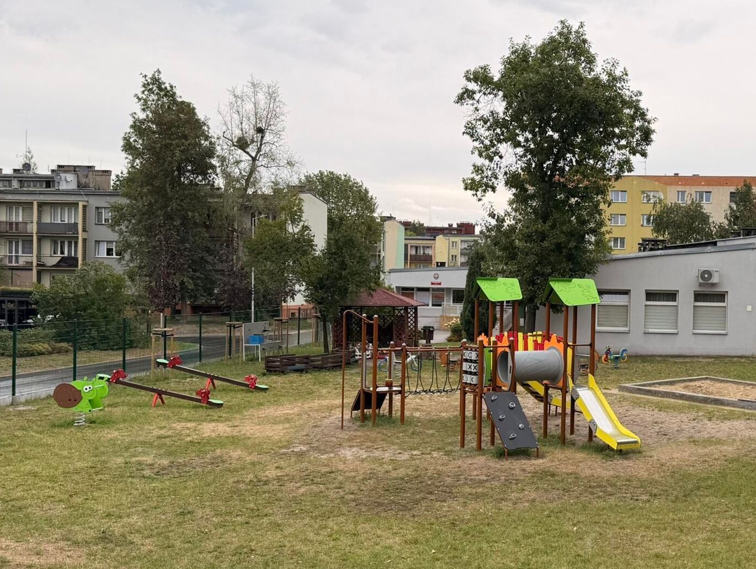 Remontowe wakacje w miejskich szkołach i przedszkolach. Prace objęły 21 placówek