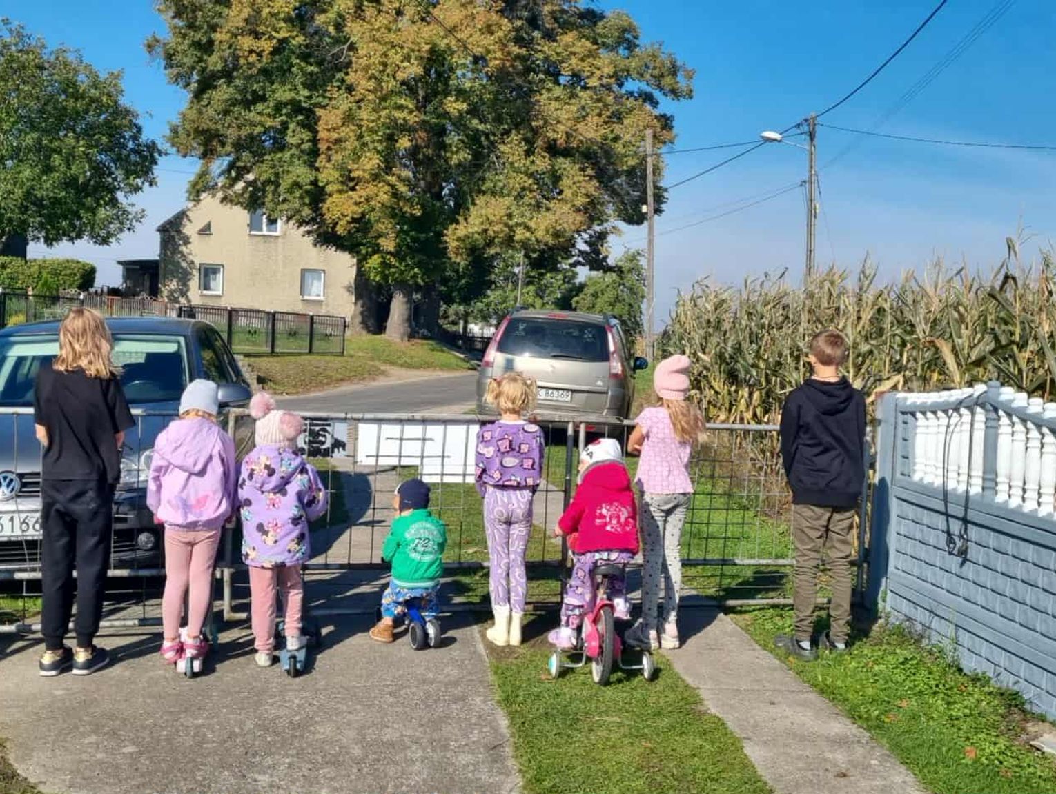 Rodzina Raczyńskich otworzyła zbiórkę na nową bramę. Potrzebne wsparcie, by dzieci czuły się bezpiecznie