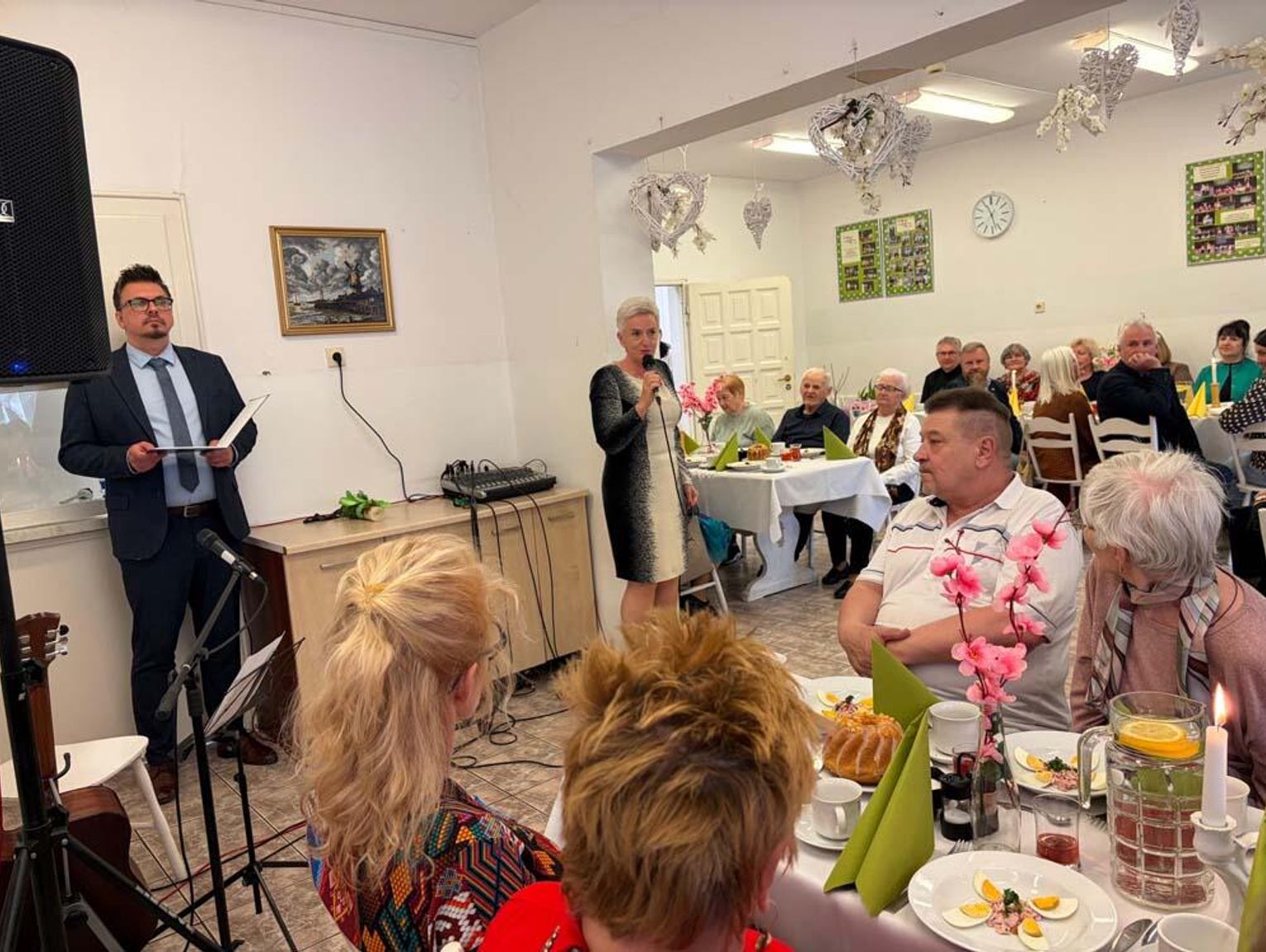 Seniorzy z "Magnolii" ciągle w wielkanocnych nastrojach. Zaprosili gości na "jajeczko"