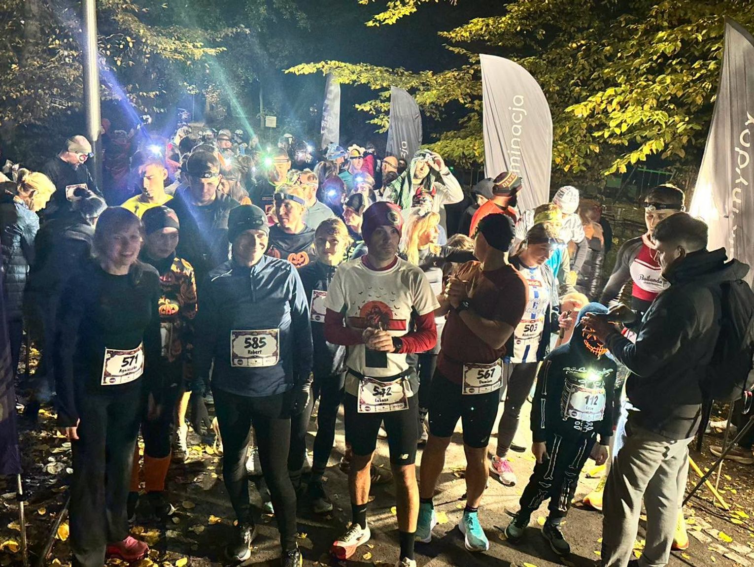 Strasznie Fajna Piątka w Koźlu. Halloweenowe przebrania, bieganie i sportowa rywalizacja
