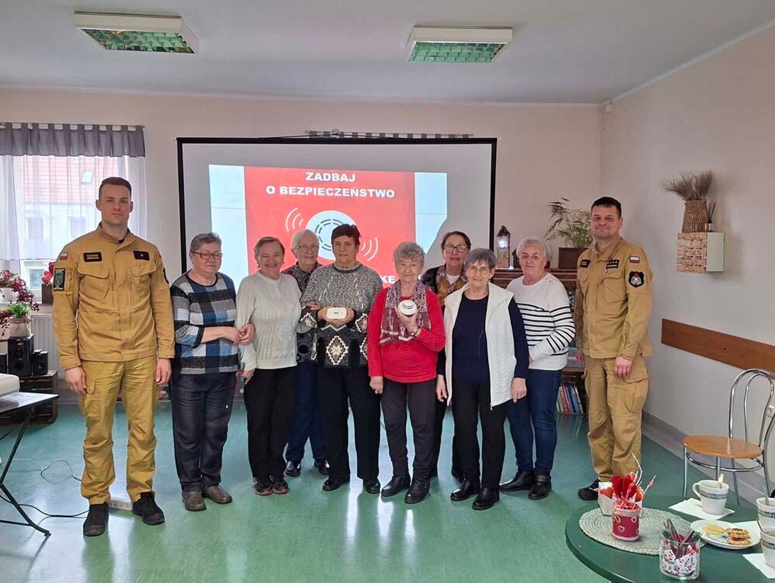 Strażacy spotkali się z seniorami, aby przestrzec ich przed tlenkiem węgla. Czujnik to podstawa