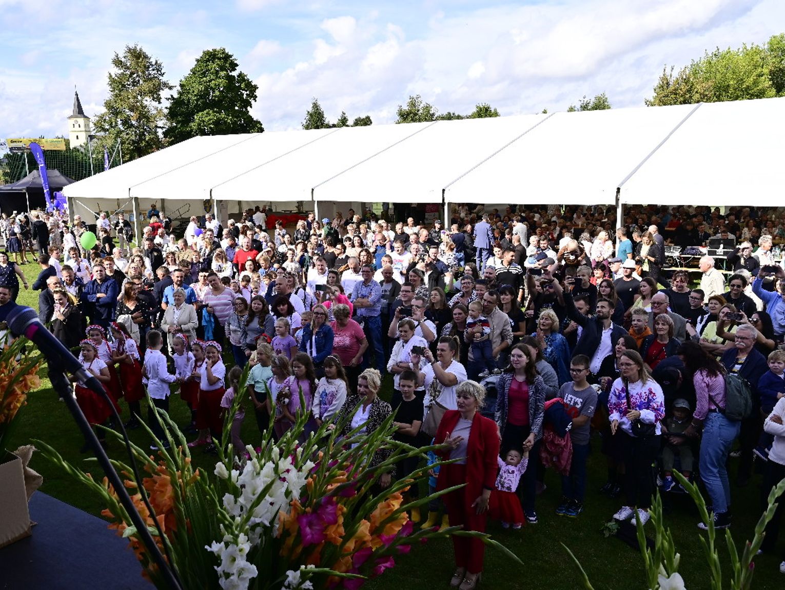 Święto plonów w pełni. Mieszkańcy bawią się w Gościęcinie podczas Dożynek Powiatowych. WIDEO