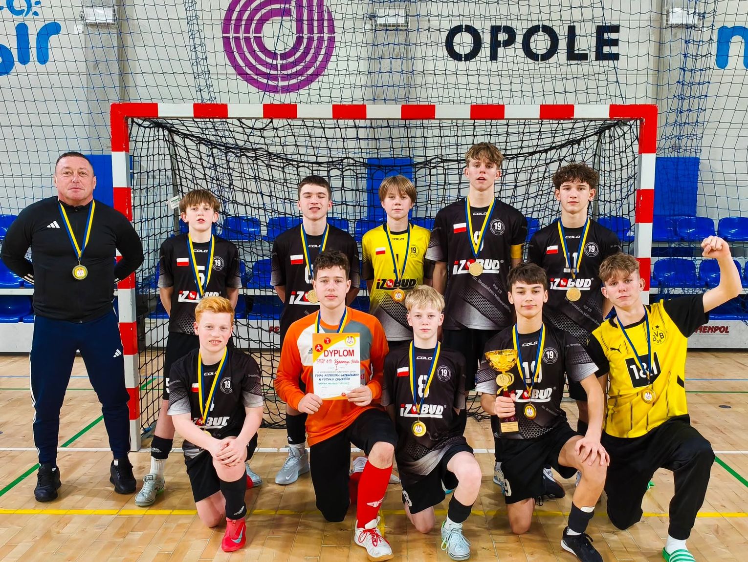 Trzecie złoto z rzędu! Historyczny triumf piłkarzy z "Dziewiętnastki" w Opolu