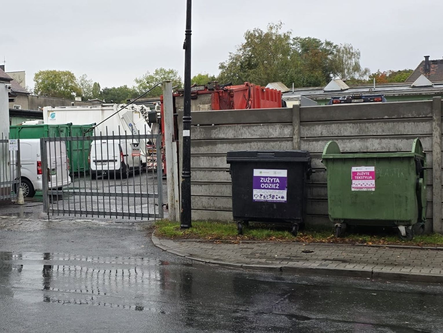 Trzy nowe lokalizacje pojemników na zużytą odzież. Ostanie chwile zbiórki styczniowej