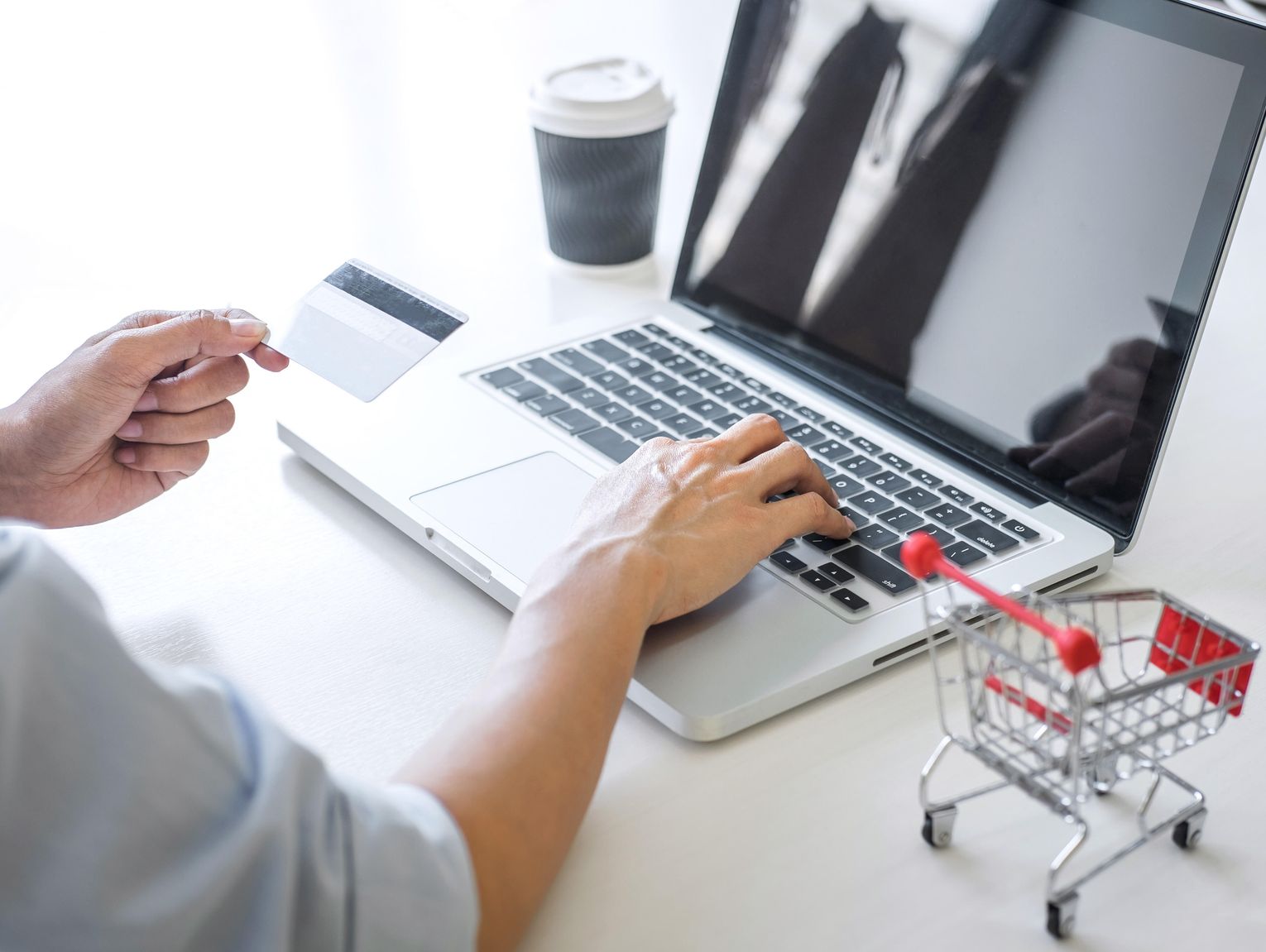 Tworzenie sklepów internetowych – jak przygotować biznes do sprzedaży online?