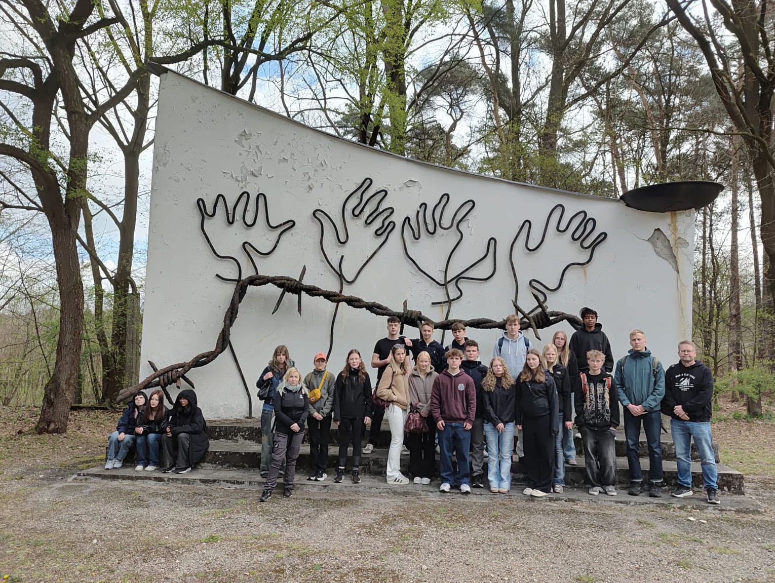 Uczniowie z Finlandii w Sławięcicach. Wizyta w muzeum i byłym obozie zrobiła na nich ogromne wrażenie