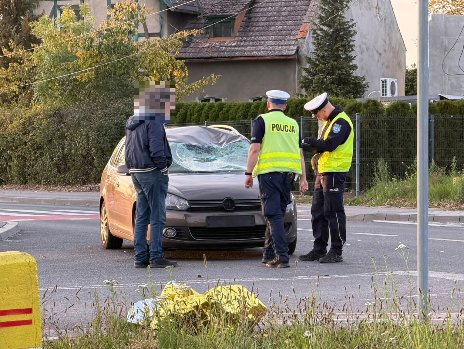 Ulica Gliwicka zablokowana po wypadku z udziałem rowerzysty. Kierowca jednośladu w stanie krytycznym. ZDJĘCIA