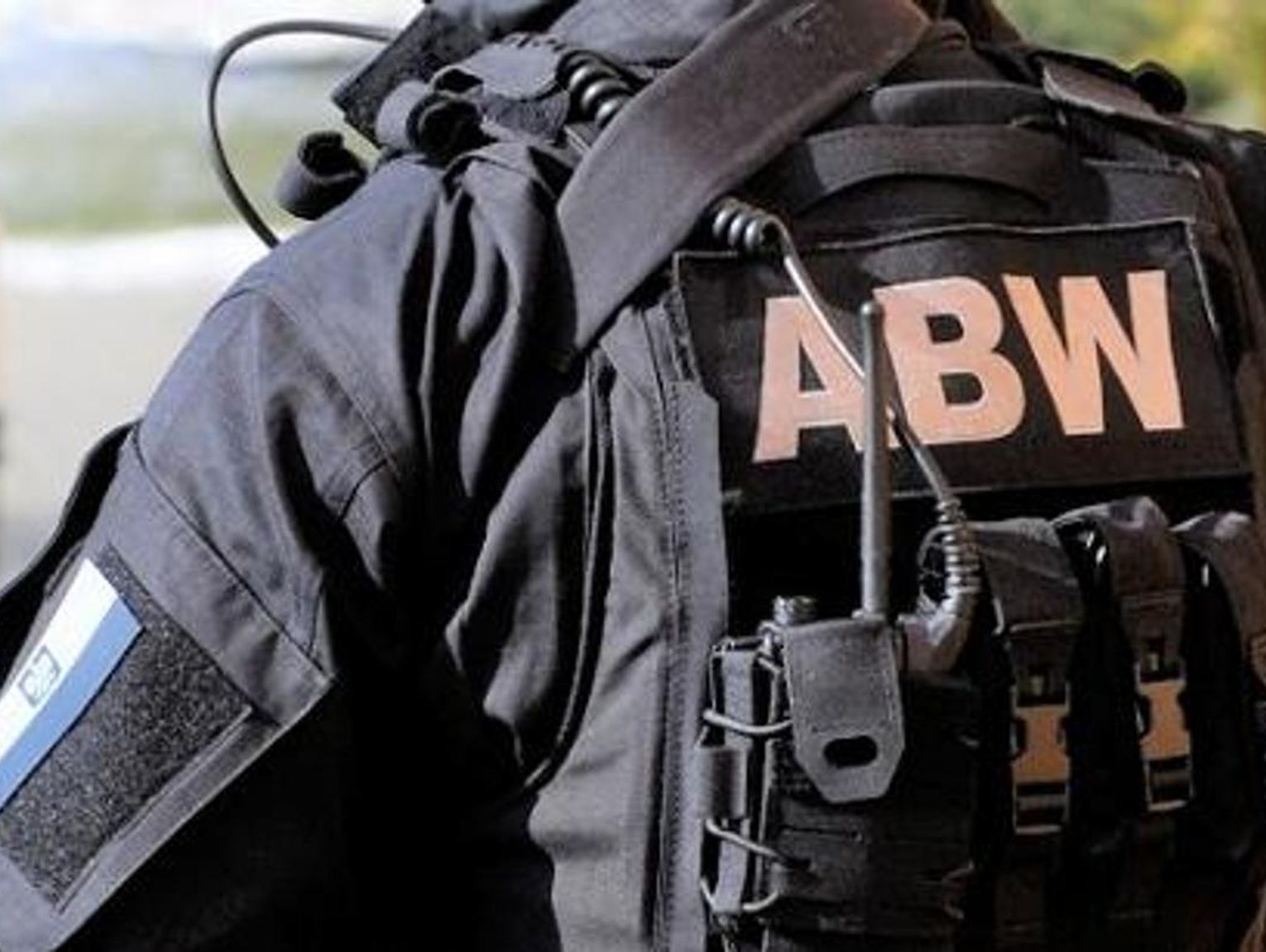 Uszkodzone tory na linii ze Sławięcic do Rudzińca. Na miejscu funkcjonariusze ABW i policja