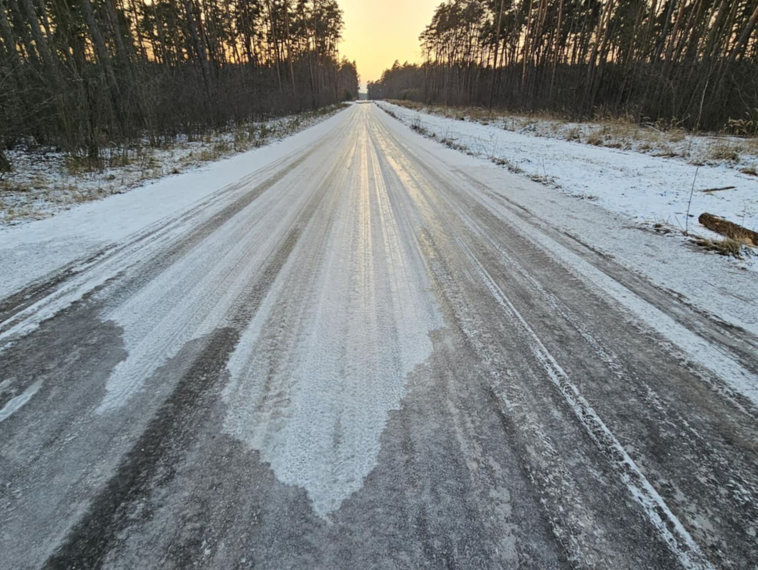 Uwaga na gołoledź! Wieczorem może spaść marznący deszcz