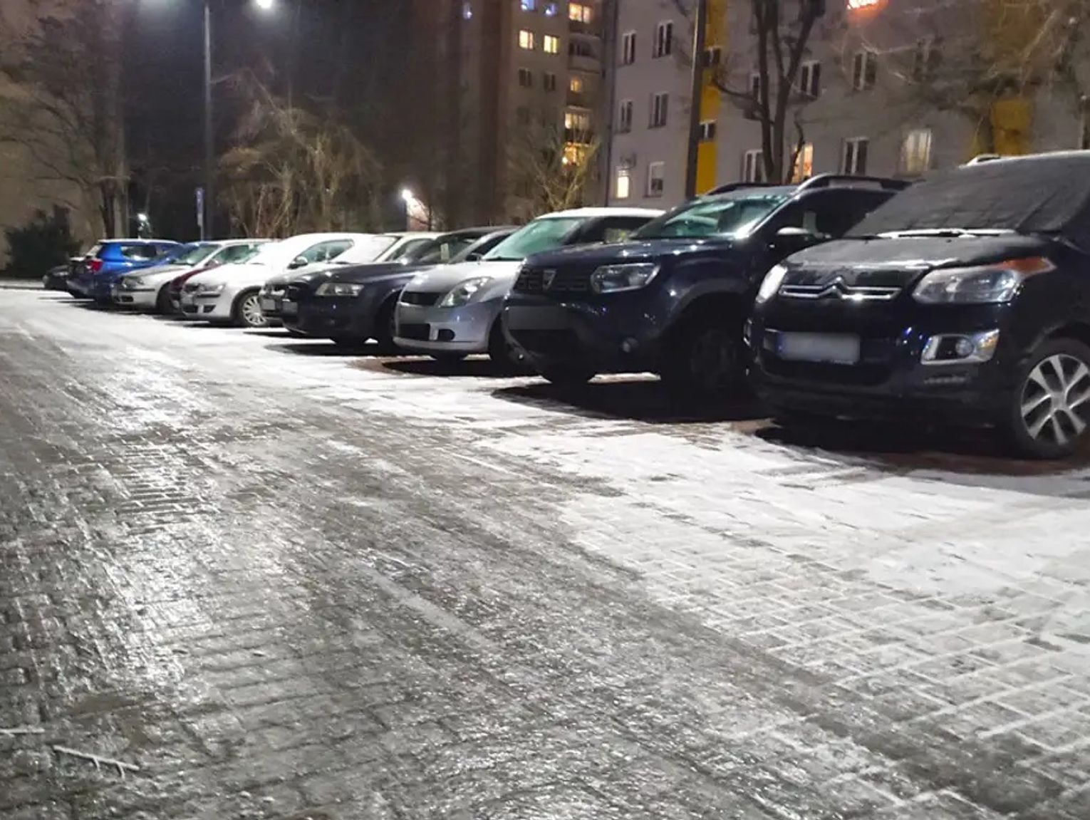 Uwaga na oblodzenie. IMGW ostrzega mieszkańców powiatu kędzierzyńsko-kozielskiego