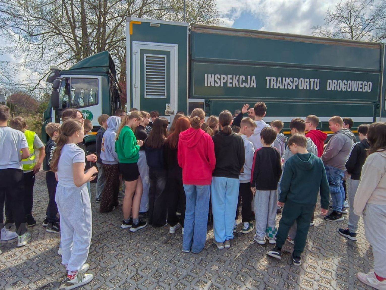 Widoczność ratuje życie. Edukacyjne spotkanie z inspektorami ITD w PSP nr 15