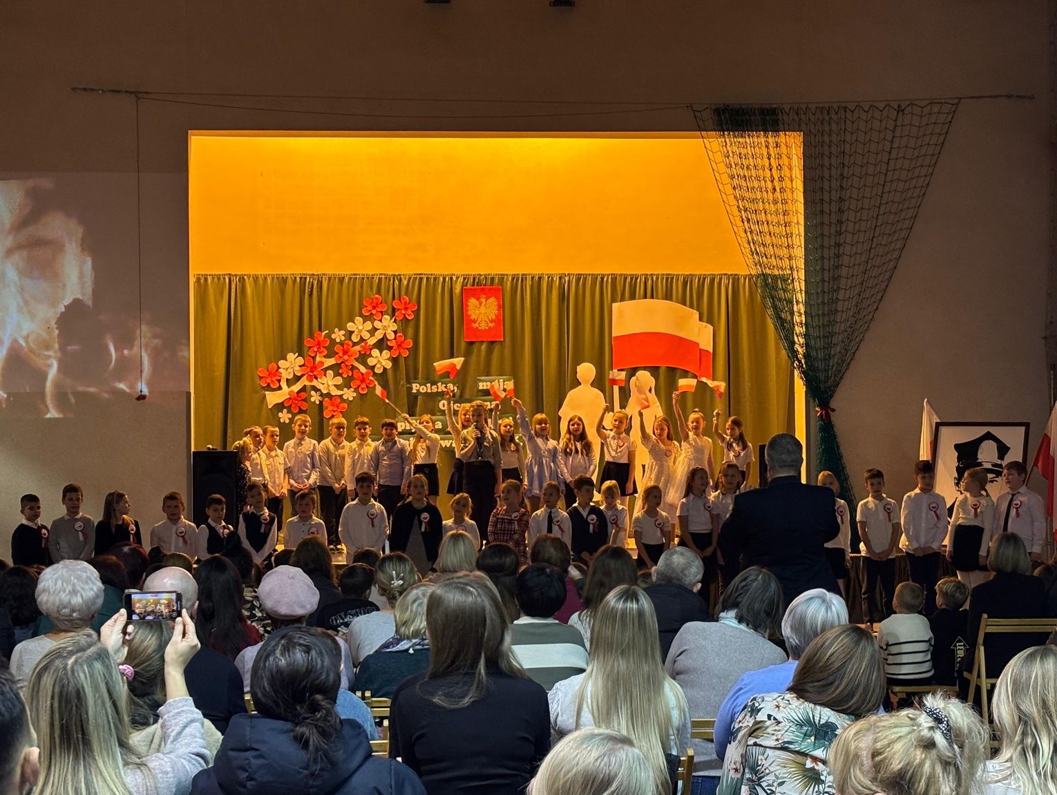 Wieczornica patriotyczna w "Dwunastce". Uczniowie wzięli udział w żywej lekcji historii