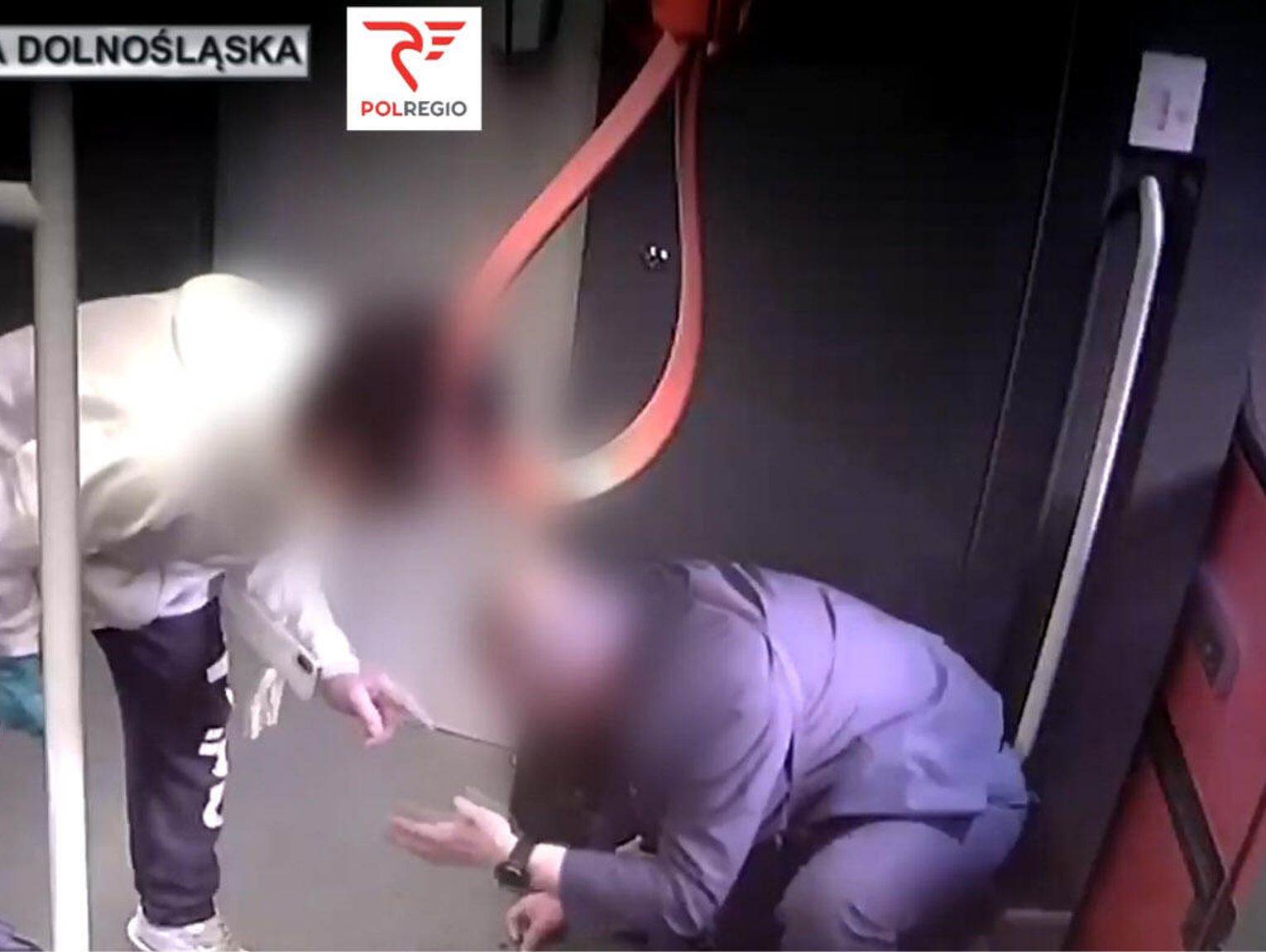 Жестокая атака на управляющего поезда со стороны Кендзержин-Козле. Экипаж заблокировал путь побега нападавшего
