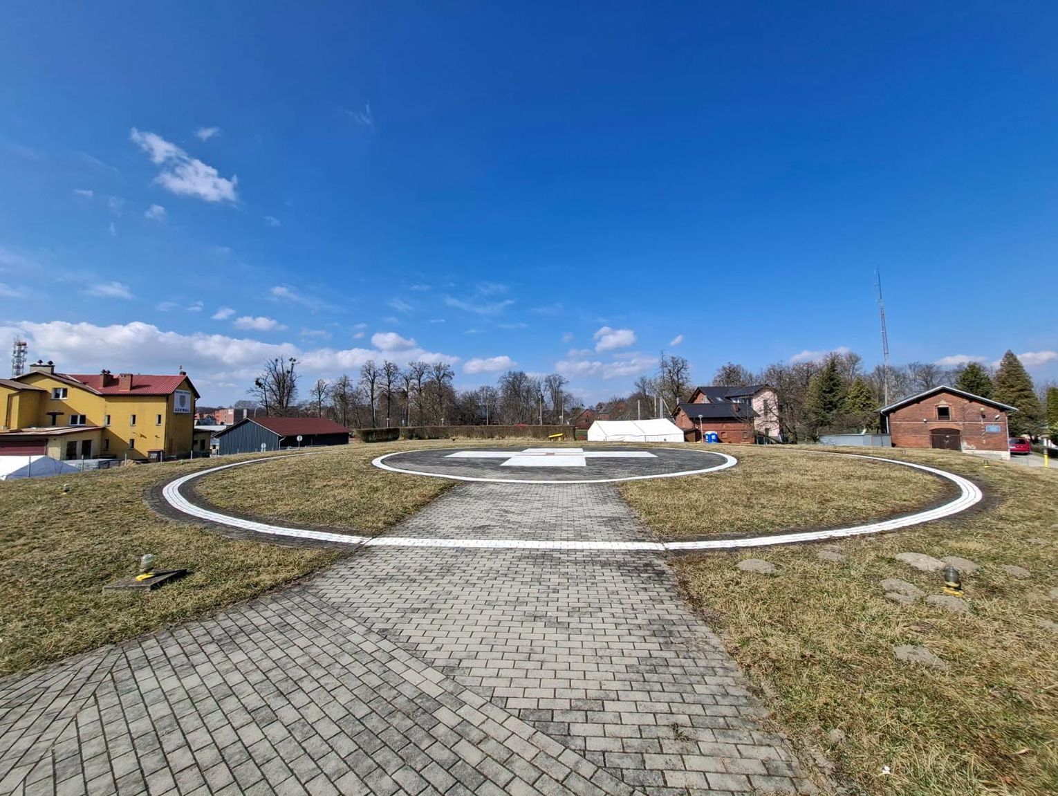 Wybrano wykonawcę modernizacji lądowiska przy szpitalu. Inwestycja zwiększy bezpieczeństwo pacjentów