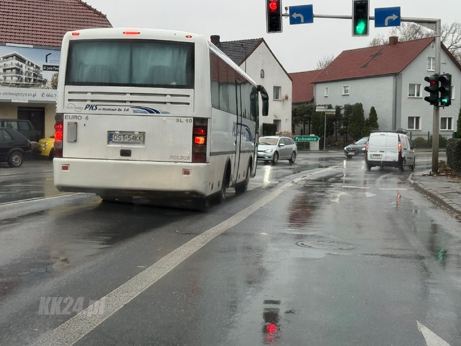 Wybrzuszenie na skrzyżowaniu w Kłodnicy. Naprawa dopiero w przyszłym roku