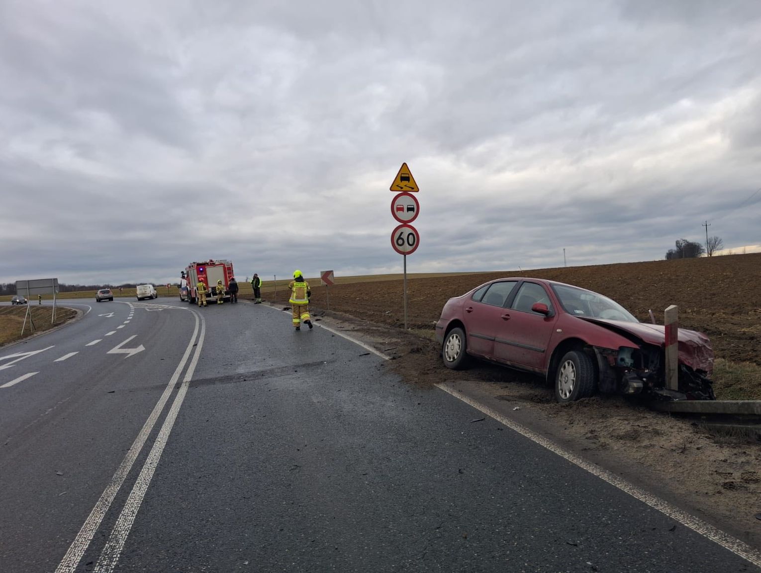 Wypadek na DW 426. 39-letnia mieszkanka powiatu kędzierzyńsko-kozielskiego zabrana do szpitala