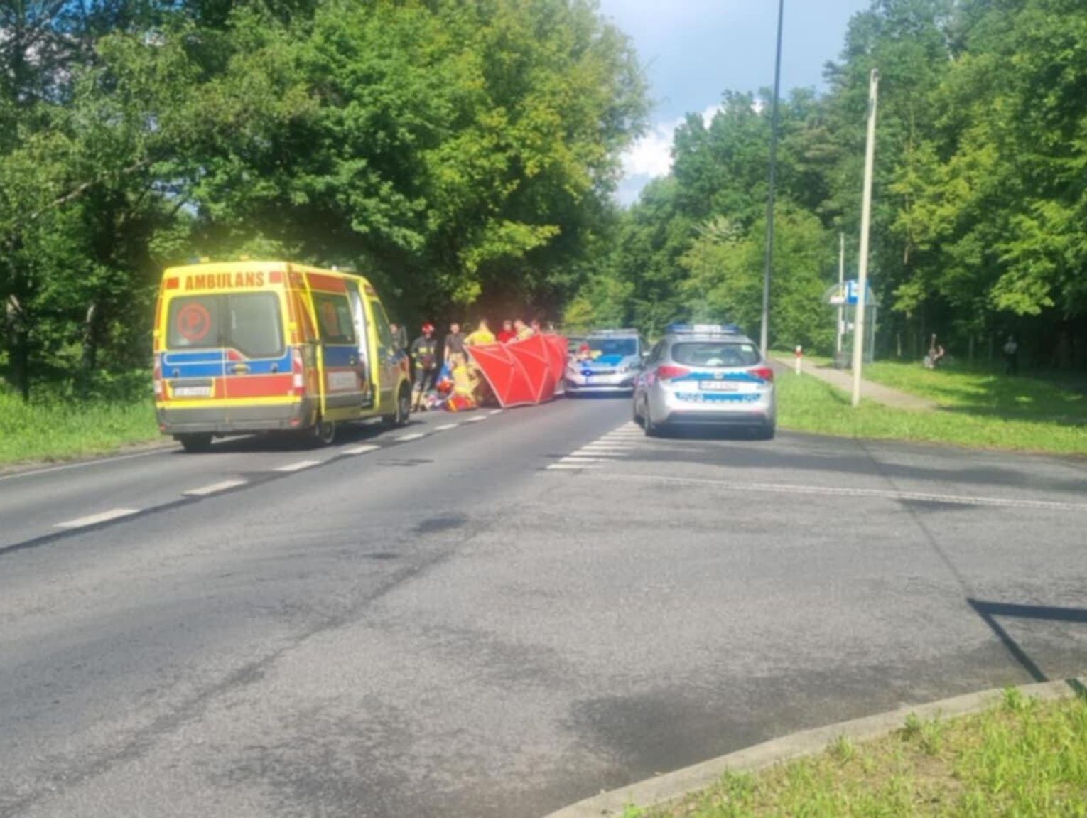 Wypadek w Sławięcicach. Droga jest całkowicie zablokowana