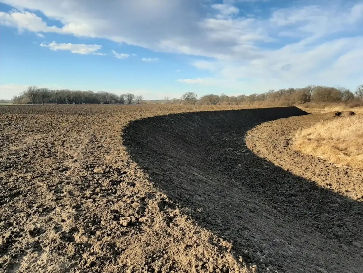 Wzmocnienie ochrony powodziowej w Reńskiej Wsi. niedługo rozpocznie się kolejny etap budowy wału na Odrze