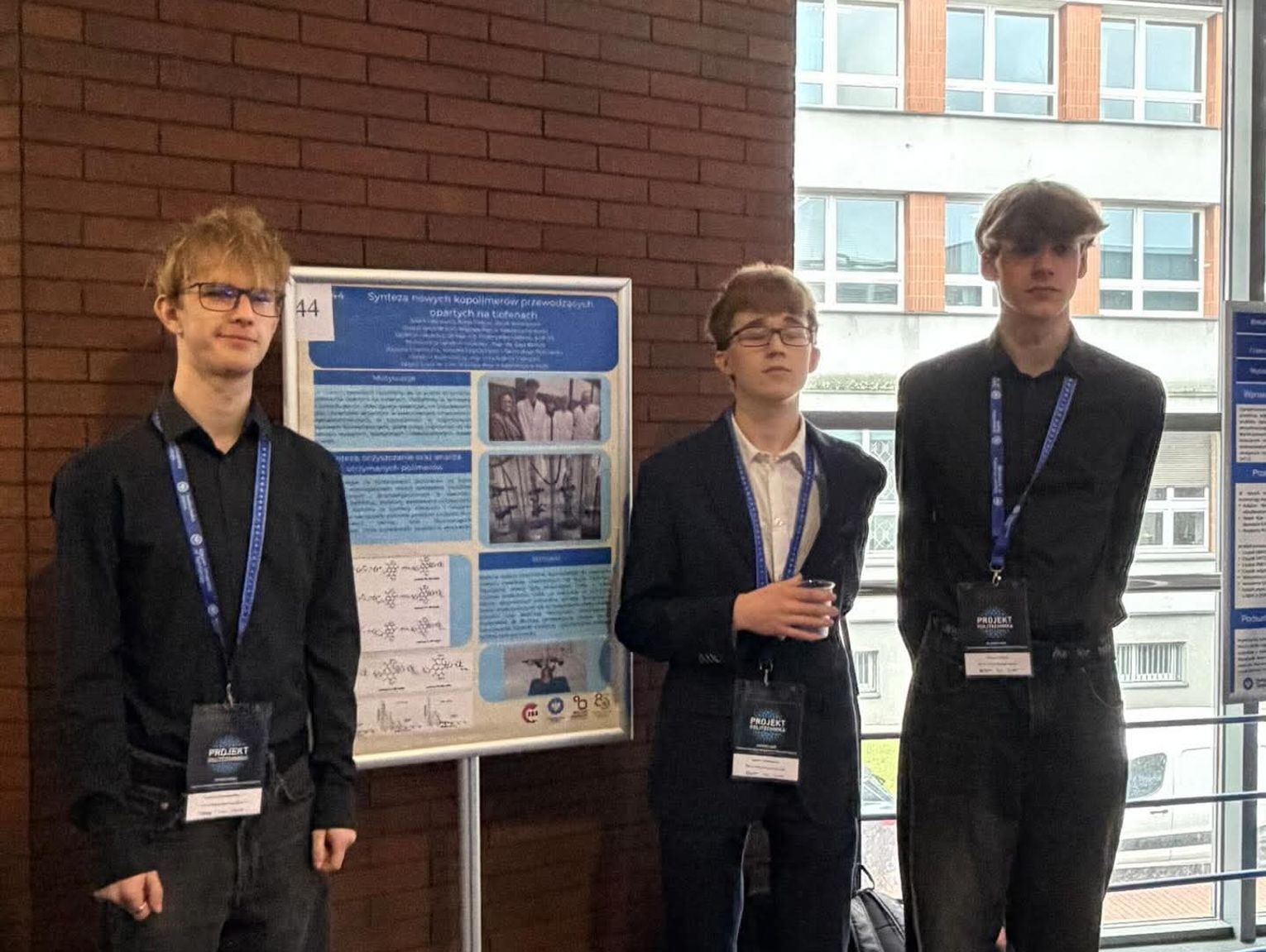 Z laboratorium do przyszłości. Uczniowie ze Sławięcic tworzą materiały, które mogą zmienić elektronikę