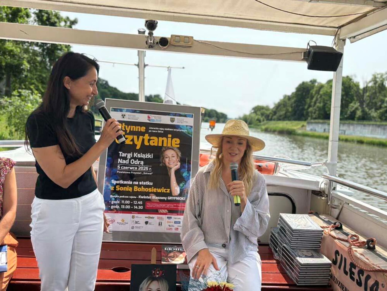 Z Sonią Bohosiewicz popłynęli w literacki rejs po Odrze. Znana aktorka gościem Targów Książki nad Odrą