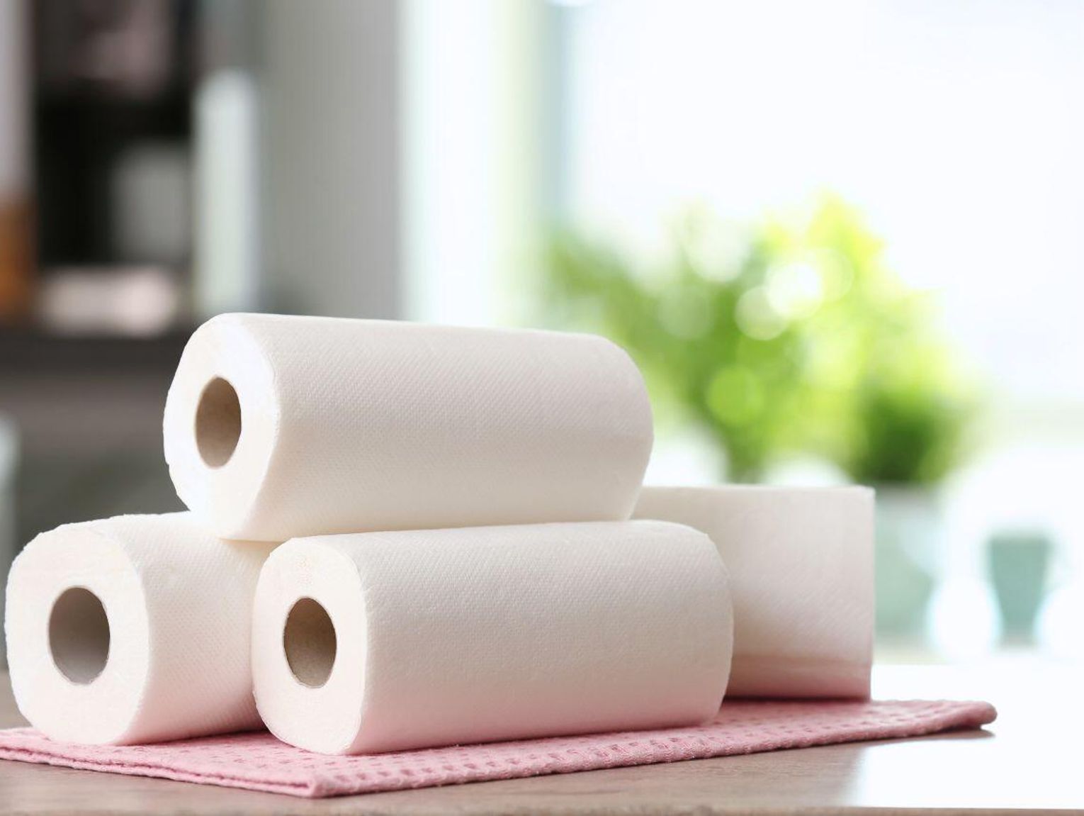 Zalety supermocnych ręczników papierowych w codziennym sprzątaniu