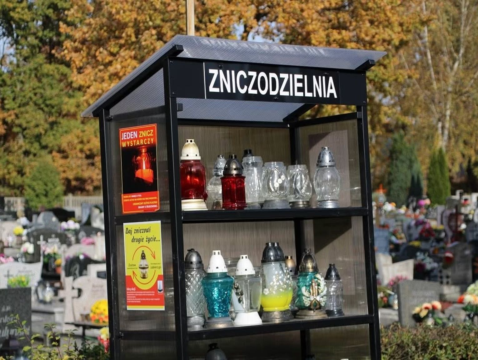 Zamiast wyrzucać, zostaw dla innych. Zniczodzielnie w Kędzierzynie-Koźlu pomagają oszczędzać