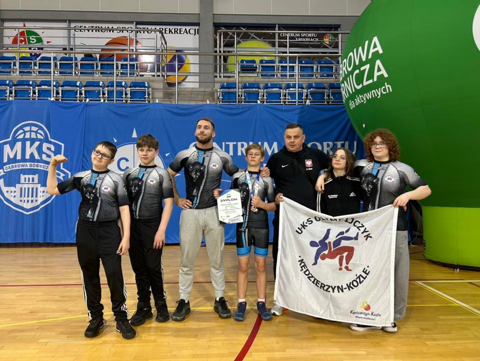 Zbierali doświadczenie na macie. Młodzi zapaśnicy z Olimpijczyka rywalizowali w Dąbrowie Górniczej