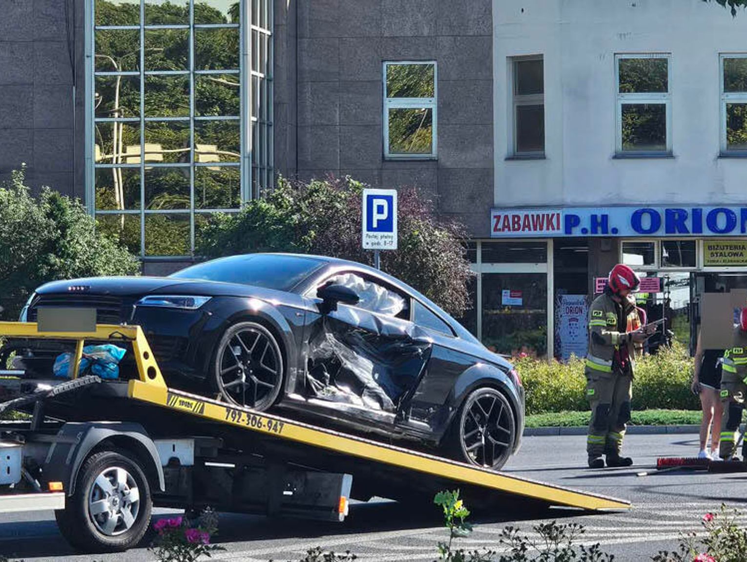 Zderzenie dwóch samochodów osobowych na jednym z głównych skrzyżowań w Kędzierzynie-Koźlu