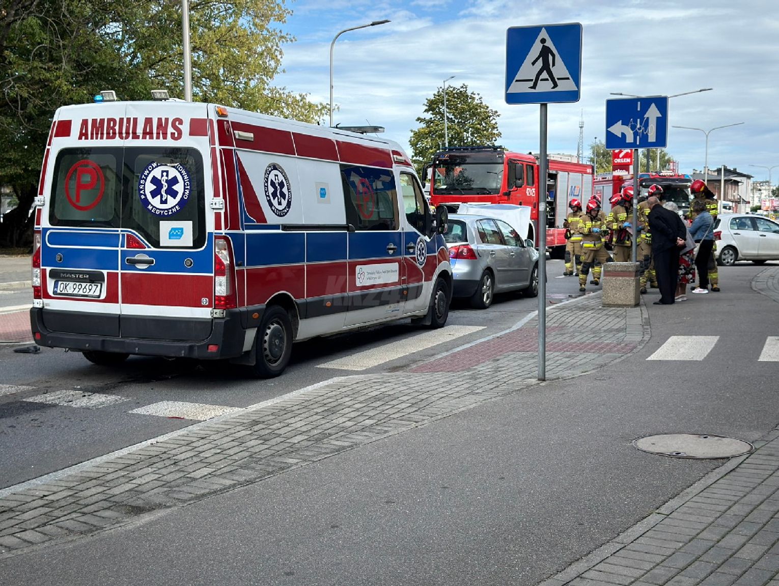 Zderzenie na Kozielskiej. Toyota zatrzymała się przed pasami, volkswagen uderzył w tył